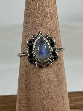 Solid Sterling Silver 925 Dainty Rainbow Moonstone Gemstone Ring Size 6.75